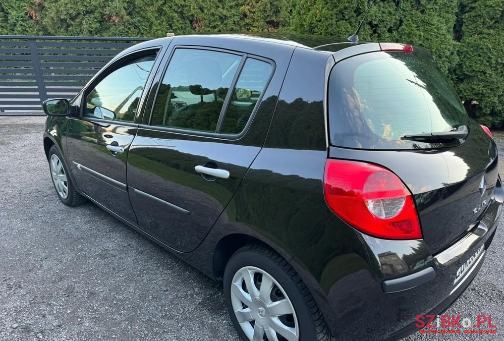 2008' Renault Clio photo #5