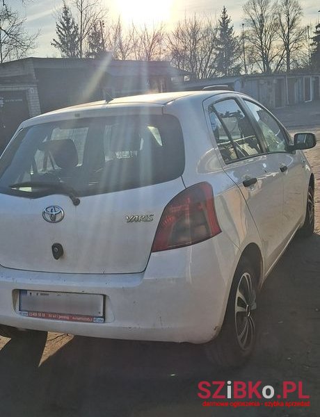2008' Toyota Yaris photo #2