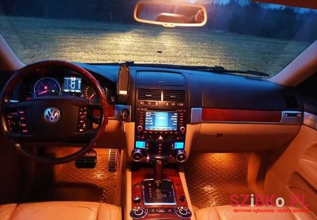 2004' Volkswagen Touareg photo #2