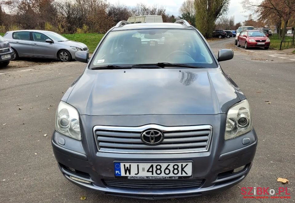 2004' Toyota Avensis photo #5