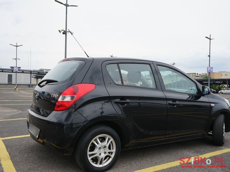 2008' Hyundai i20 photo #2