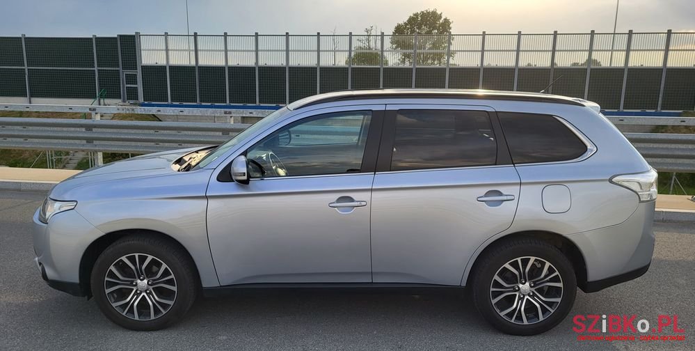 2013' Mitsubishi Outlander 2.2 Di-D 4Wd Plus photo #6