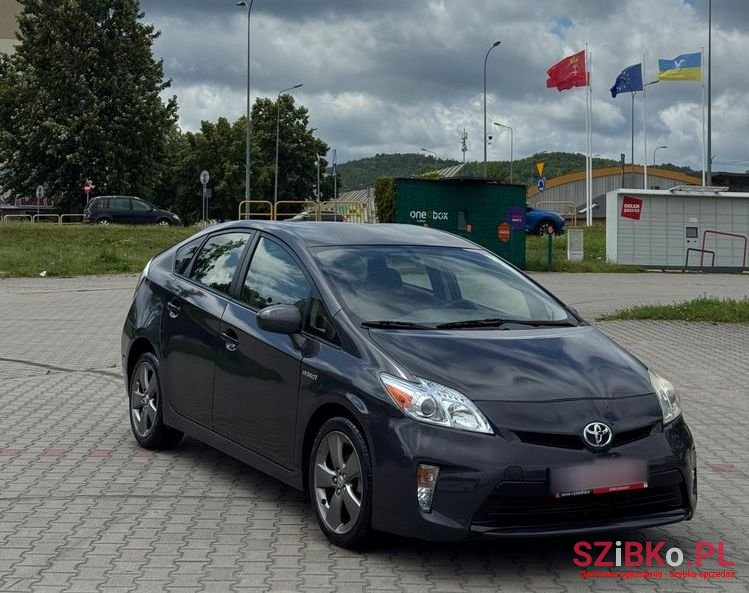 2015' Toyota Prius Hybrid photo #3