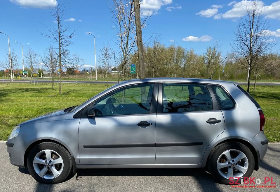 2009' Volkswagen Polo photo #5