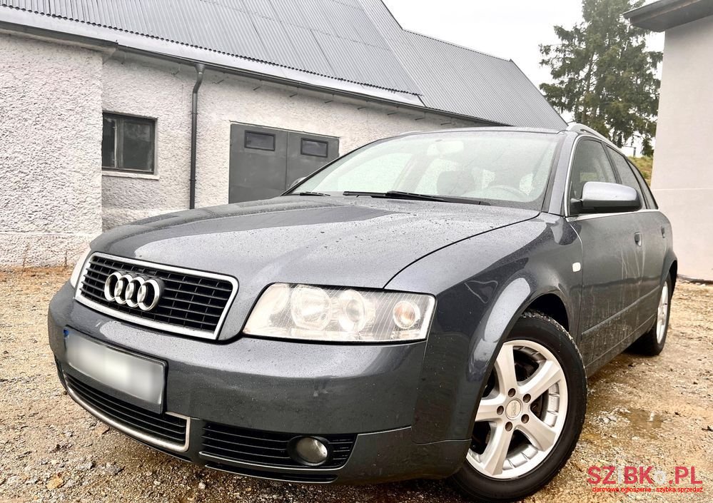 2004' Audi A4 Avant photo #2