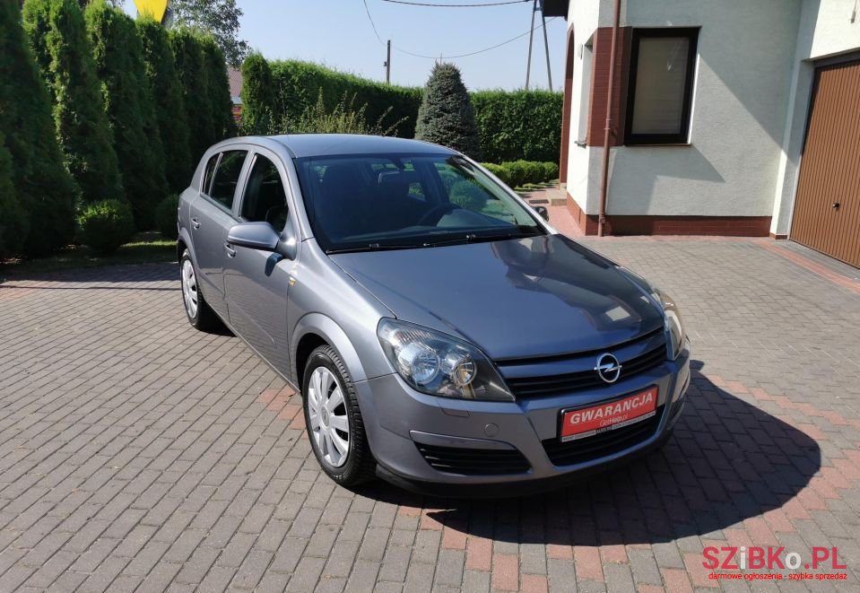 2005' Opel Astra photo #1
