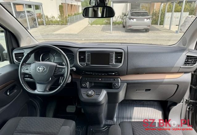2022' Toyota ProAce Verso photo #6
