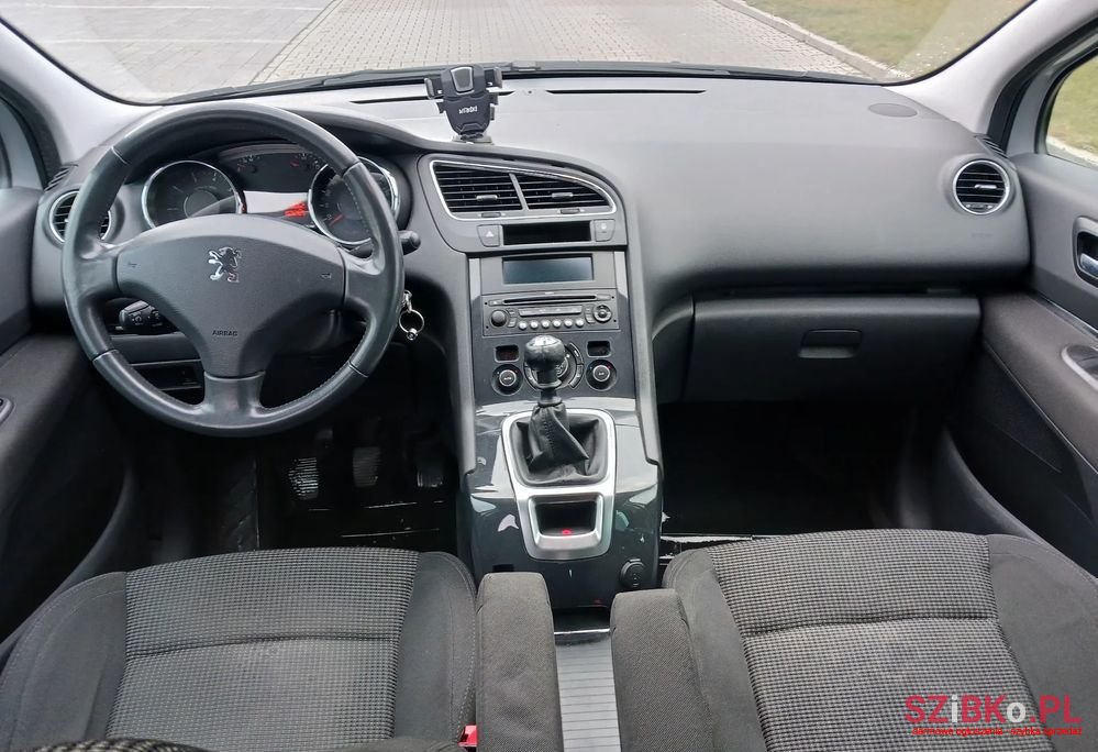 2009' Peugeot 5008 photo #6