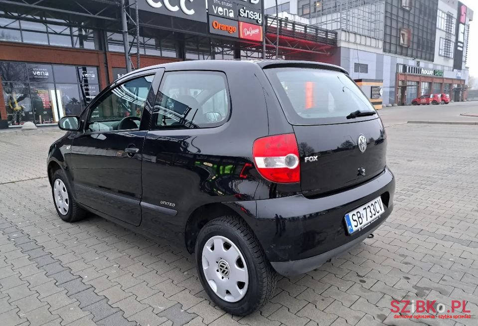 2006' Volkswagen Fox photo #4