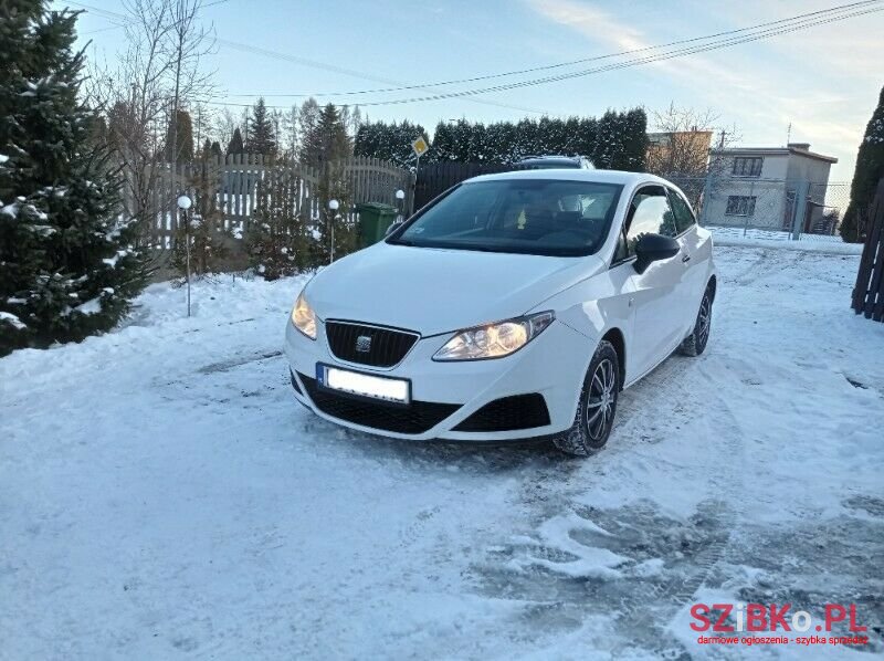2011' SEAT Ibiza photo #2