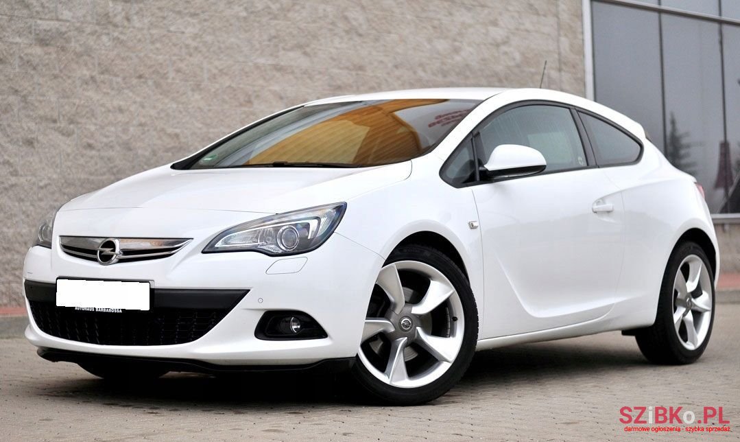 2011' Opel Astra photo #2