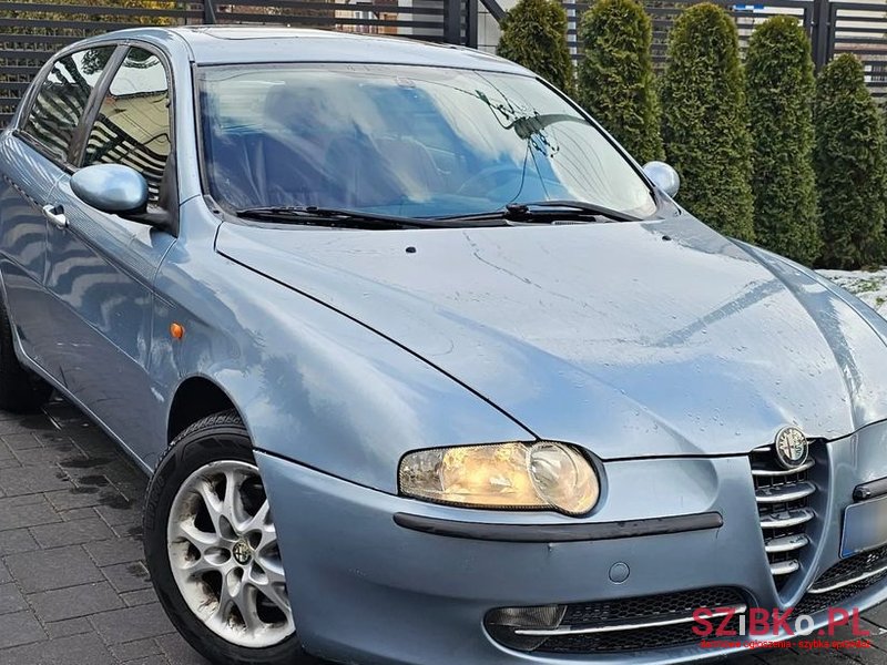 2002' Alfa Romeo 147 photo #1