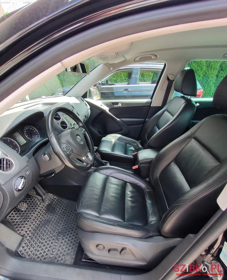 2010' Volkswagen Tiguan photo #6