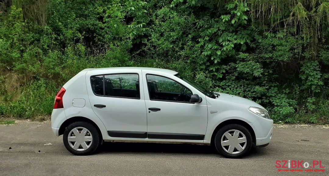 2010' Dacia Sandero photo #2