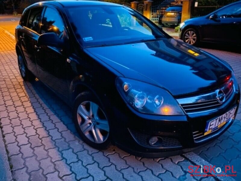 2010' Opel Astra photo #4