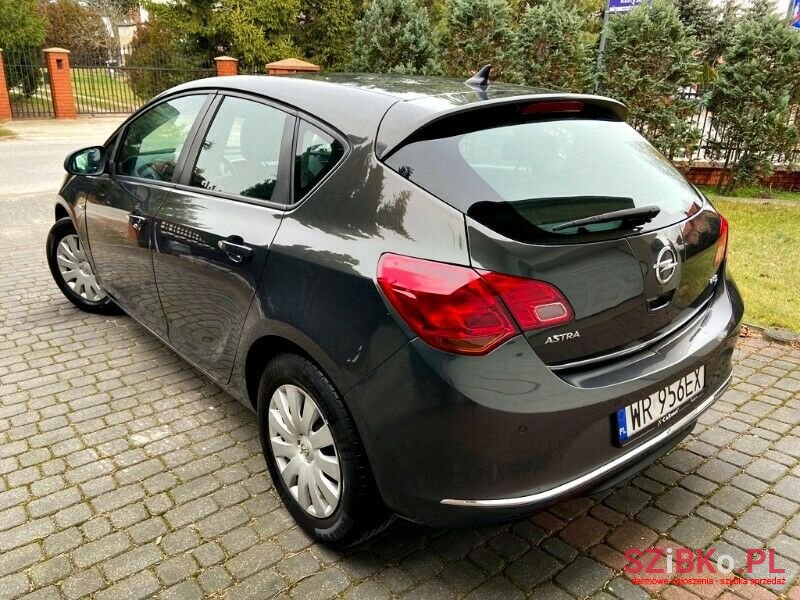 2014' Opel Astra photo #4