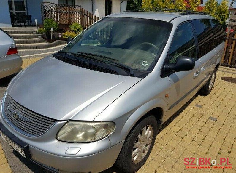 2003' Chrysler Grand Voyager photo #1