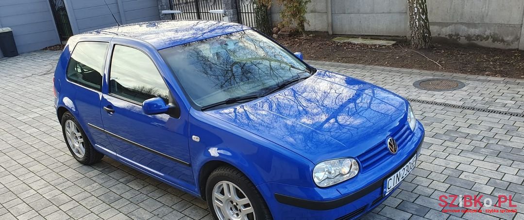 2002' Volkswagen Golf photo #5