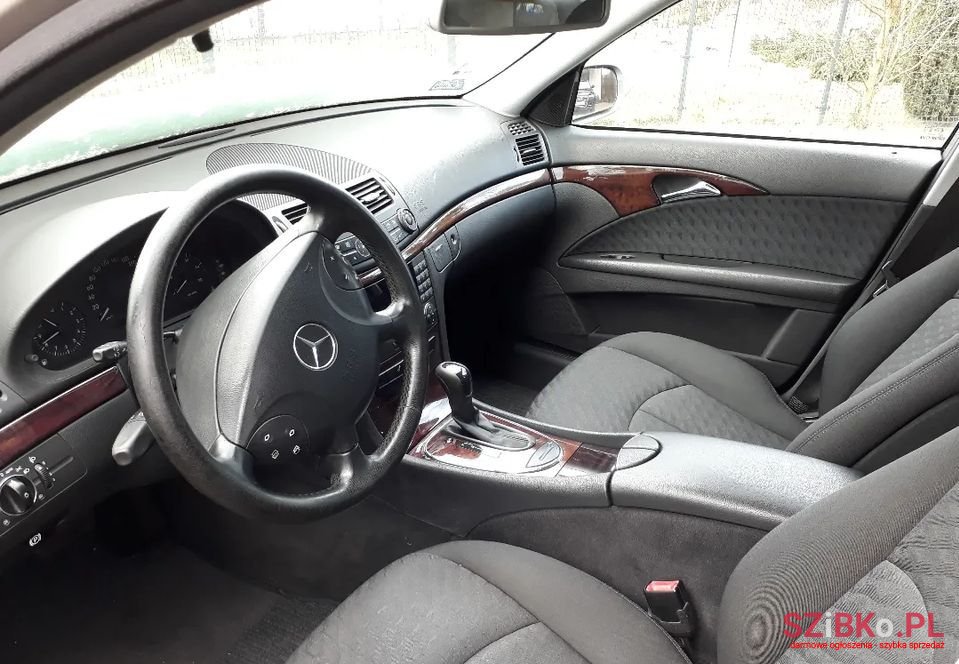 2005' Mercedes-Benz E-Class photo #4