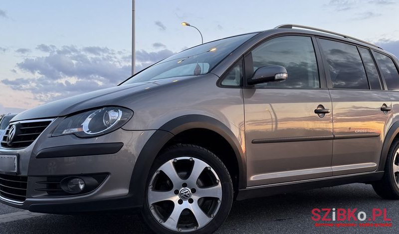2008' Volkswagen Touran 1.4 Tsi Cross photo #1