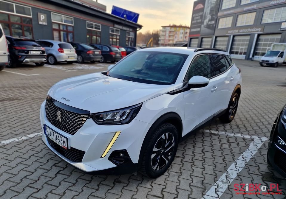 2020' Peugeot 2008 photo #3