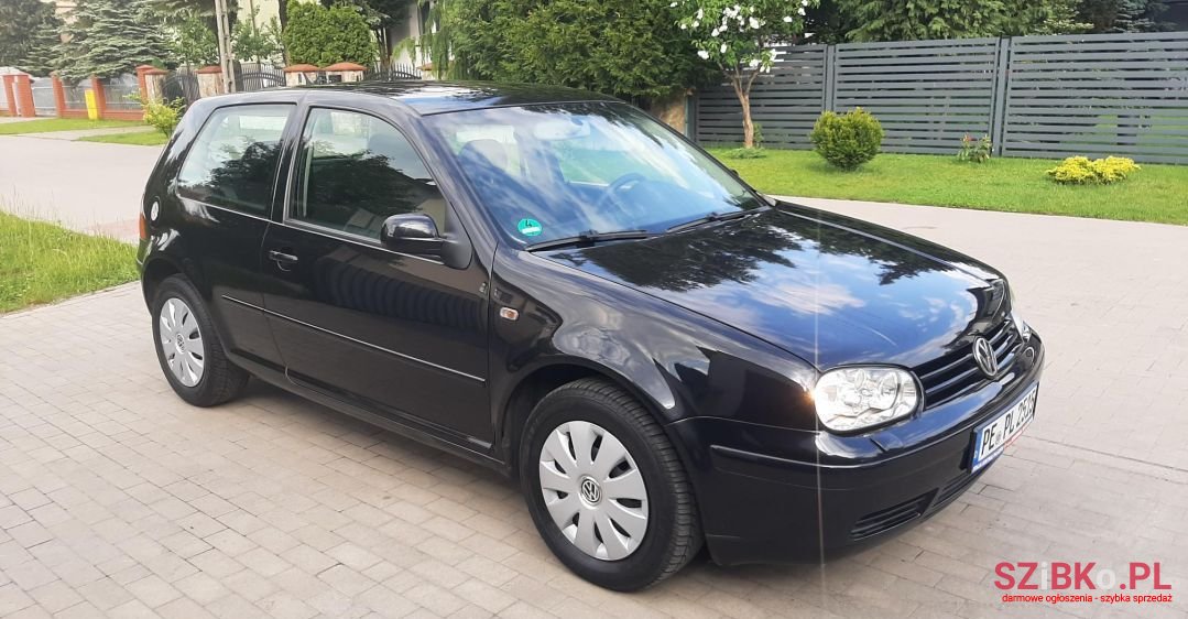 2003' Volkswagen Golf photo #1
