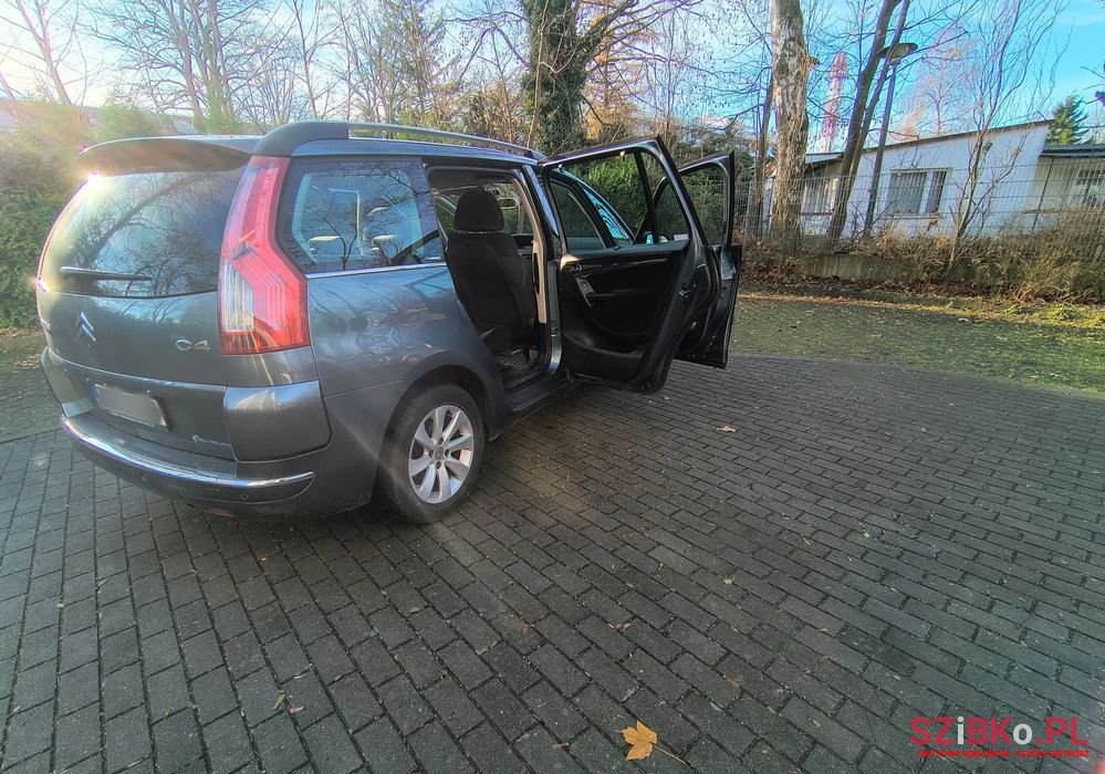 2010' Citroen C4 Picasso photo #4