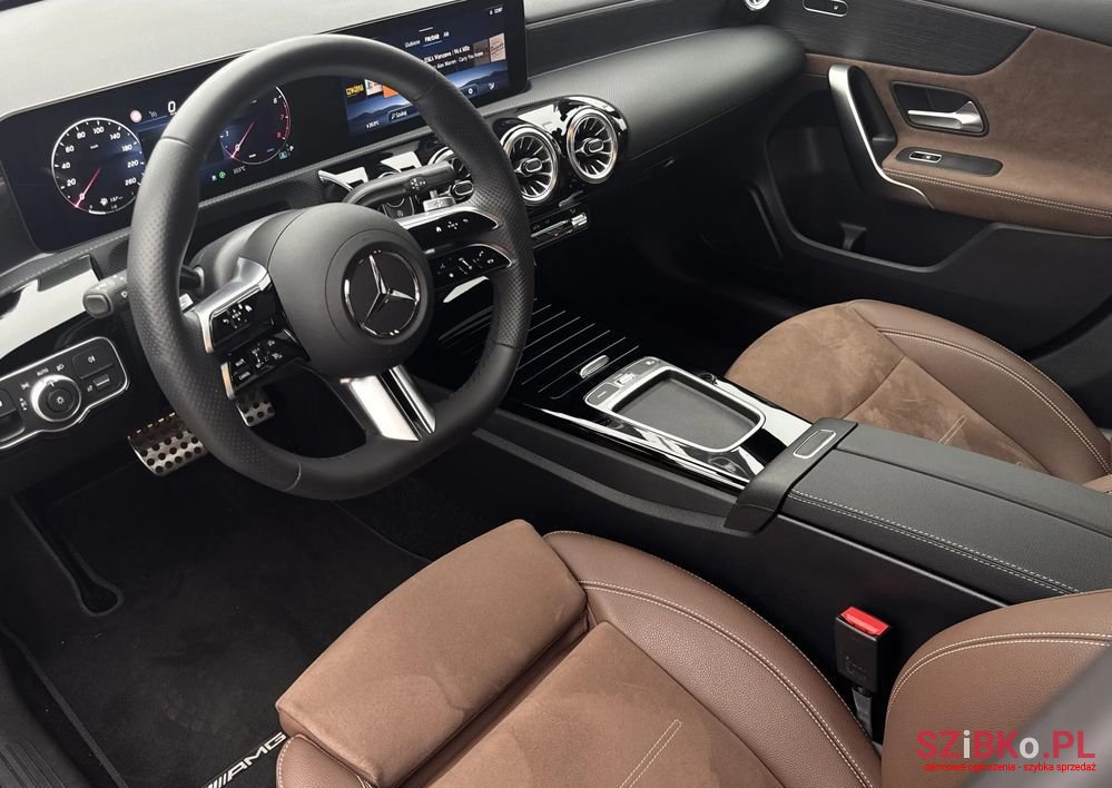 2024' Mercedes-Benz A-Class 200 Amg Line photo #3