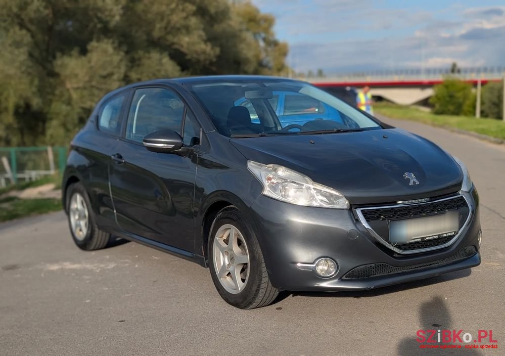 2012' Peugeot 208 photo #1