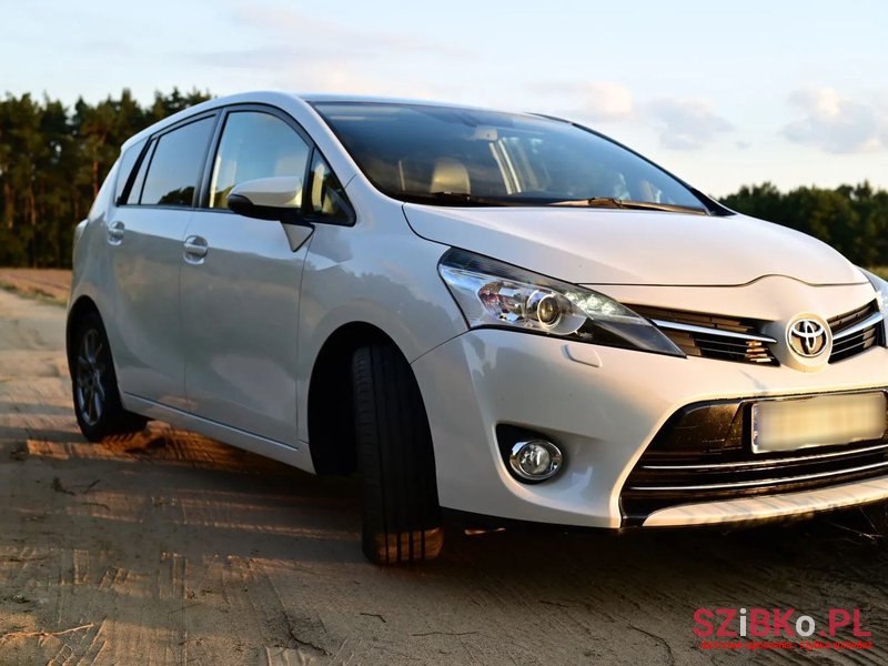 2013' Toyota Verso photo #4