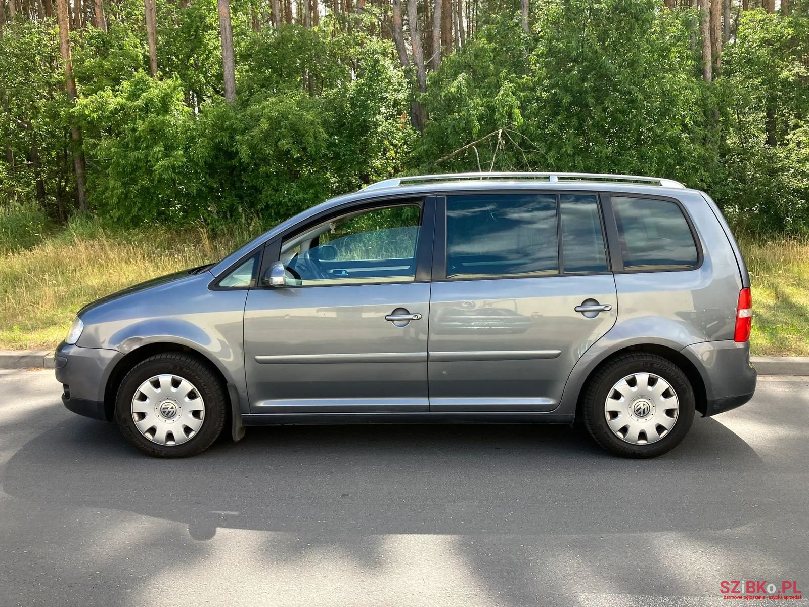 2004' Volkswagen Touran photo #3