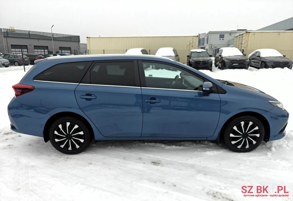 2015' Toyota Auris photo #2