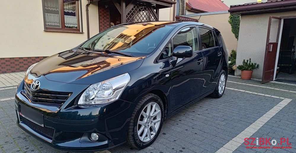 2012' Toyota Verso photo #1