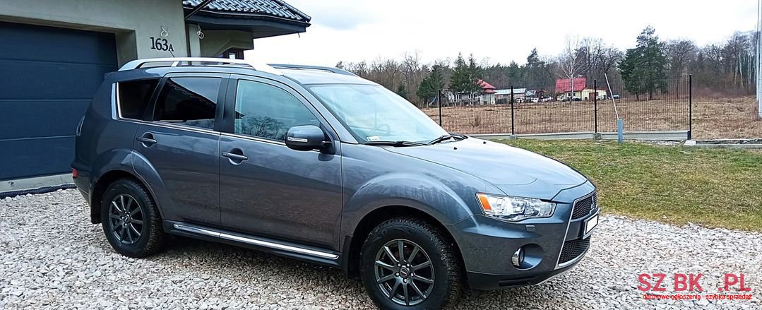 2010' Mitsubishi Outlander photo #2