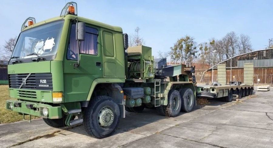 Wojsko Polskie sprzedaje potężne Volvo do transportowania czołgów