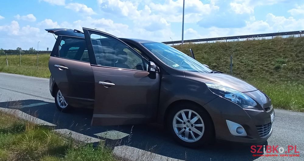 2009' Renault Scenic 1.9 Dci Privilege photo #4