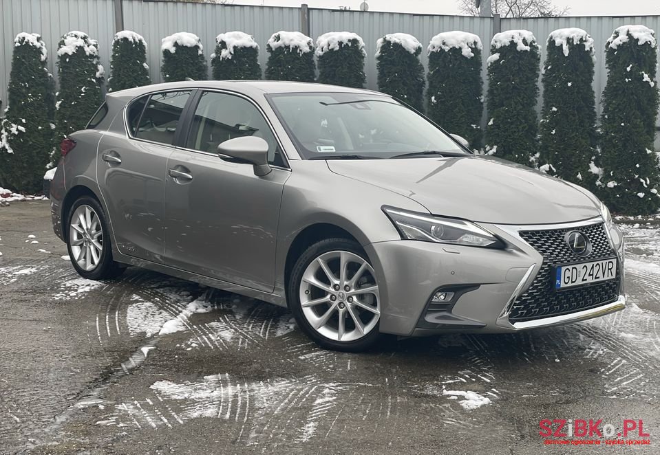 2020' Lexus CT photo #1