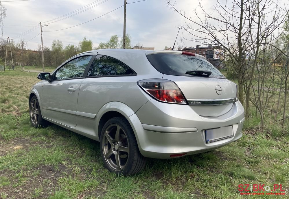 2005' Opel Astra Gtc 1.6 photo #2