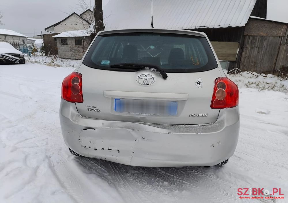 2009' Toyota Auris photo #6