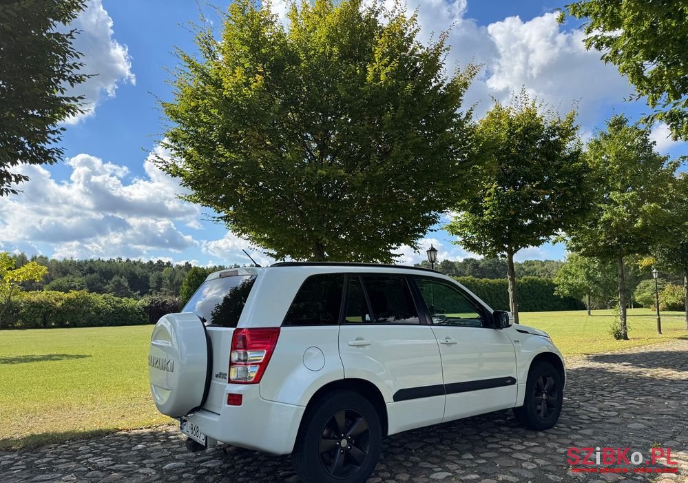2010' Suzuki Grand Vitara photo #3