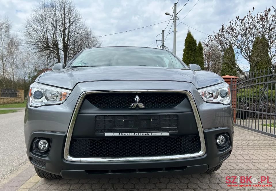 2011' Mitsubishi ASX photo #2
