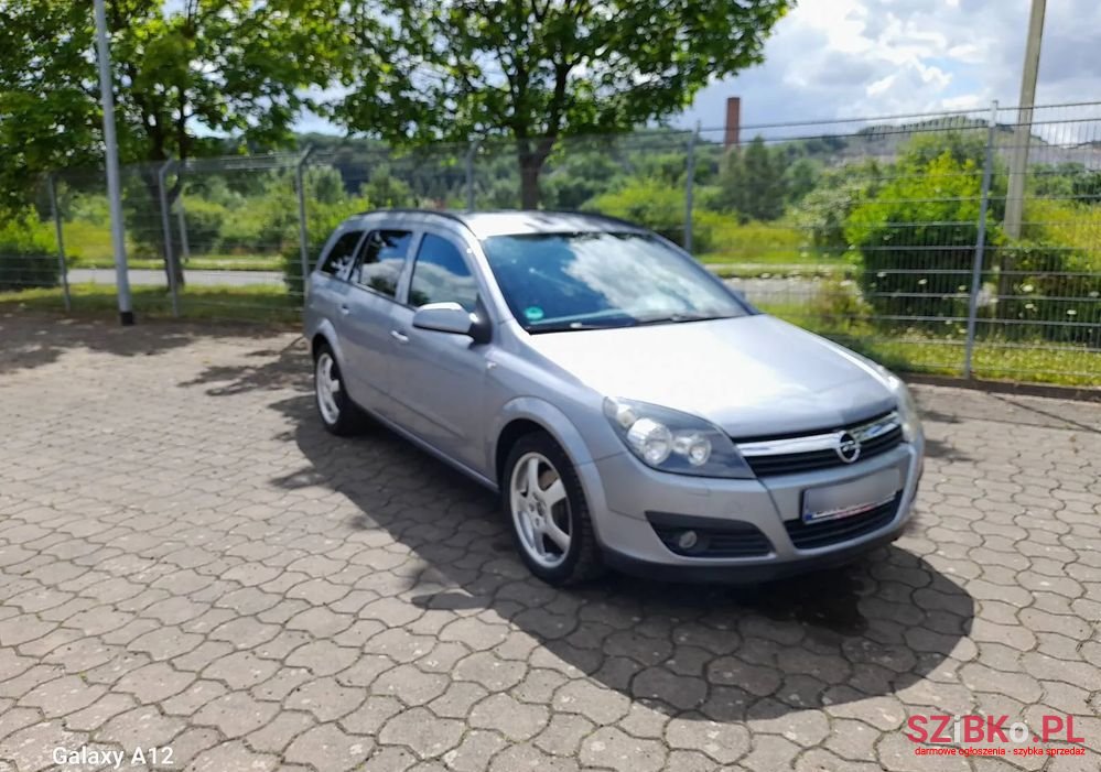2006' Opel Astra photo #1