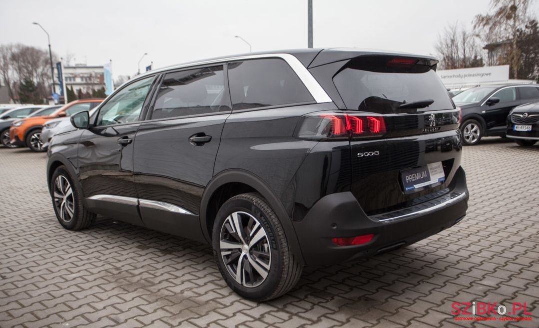 2022' Peugeot 5008 photo #2
