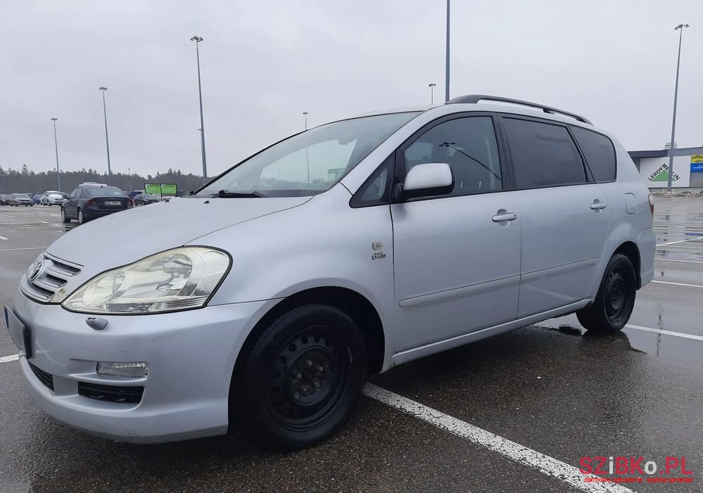 2005' Toyota Avensis Verso photo #4