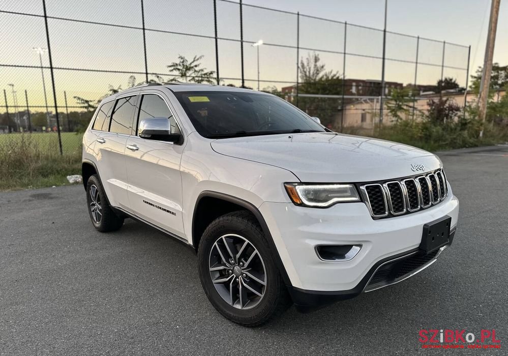 2018' Jeep Grand Cherokee photo #3