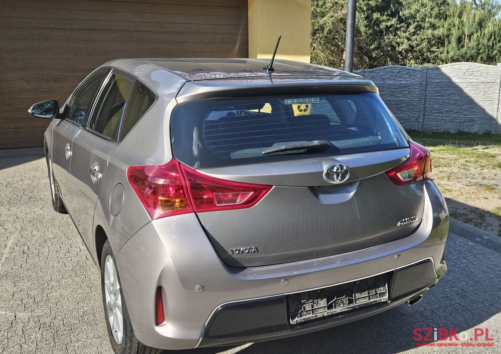 2013' Toyota Auris 1.6 Executive photo #5