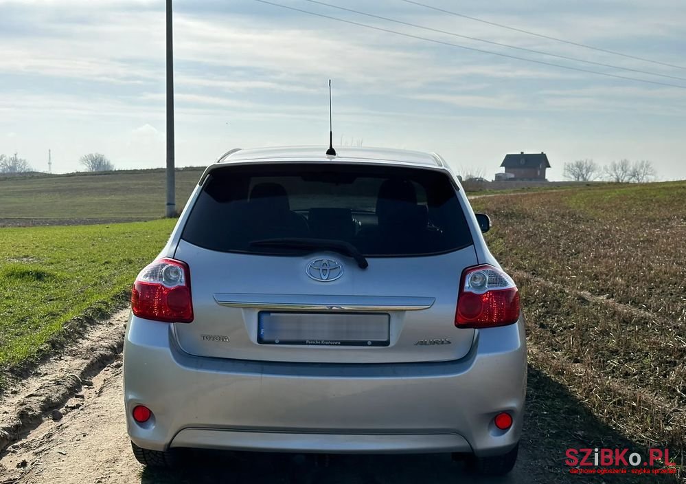 2012' Toyota Auris photo #6