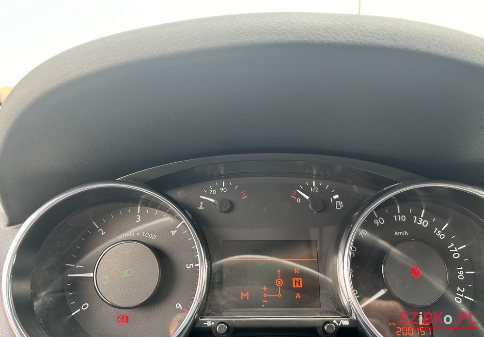 2011' Peugeot 3008 1.6 Hdi Premium photo #6