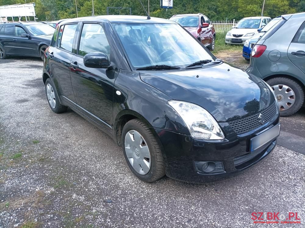 2010' Suzuki Swift photo #2