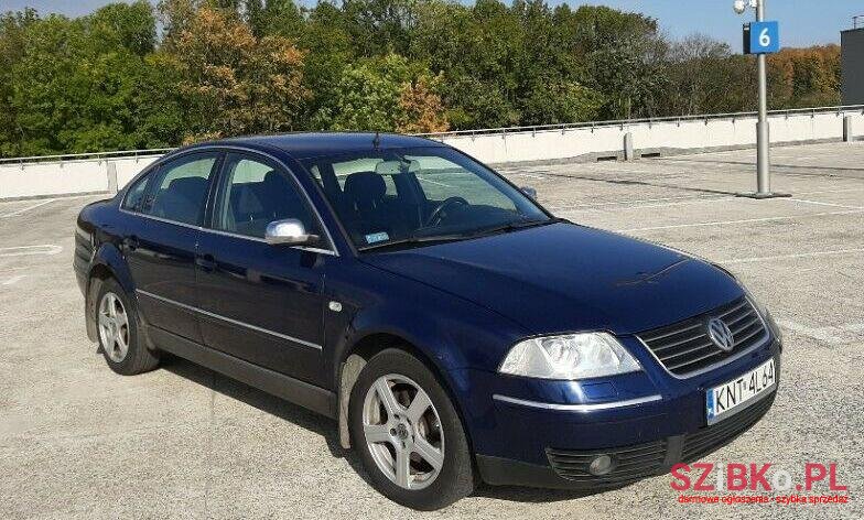 2002' Volkswagen Passat photo #1